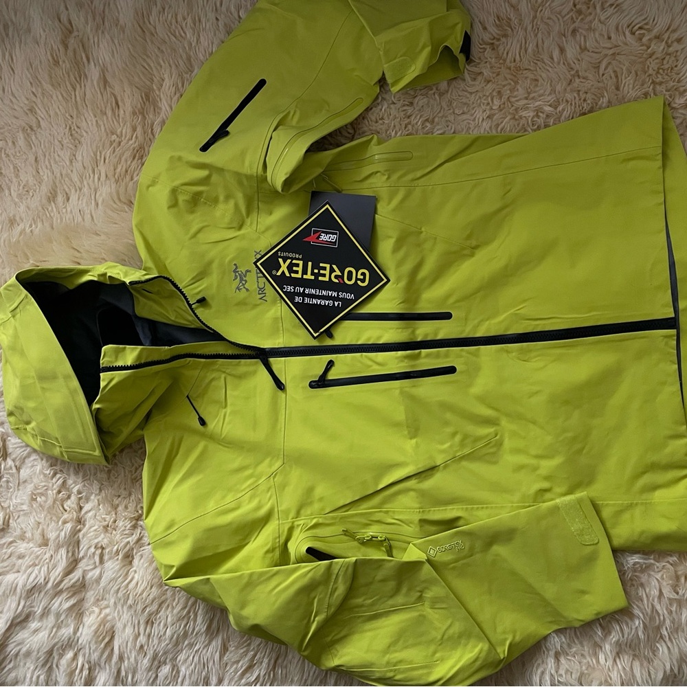 Arc’teryx Alpha SV jacket